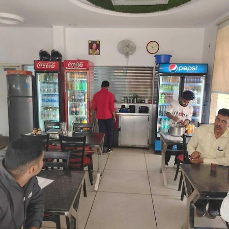 Hotel O Food Plaza Zirakpur المظهر الخارجي الصورة
